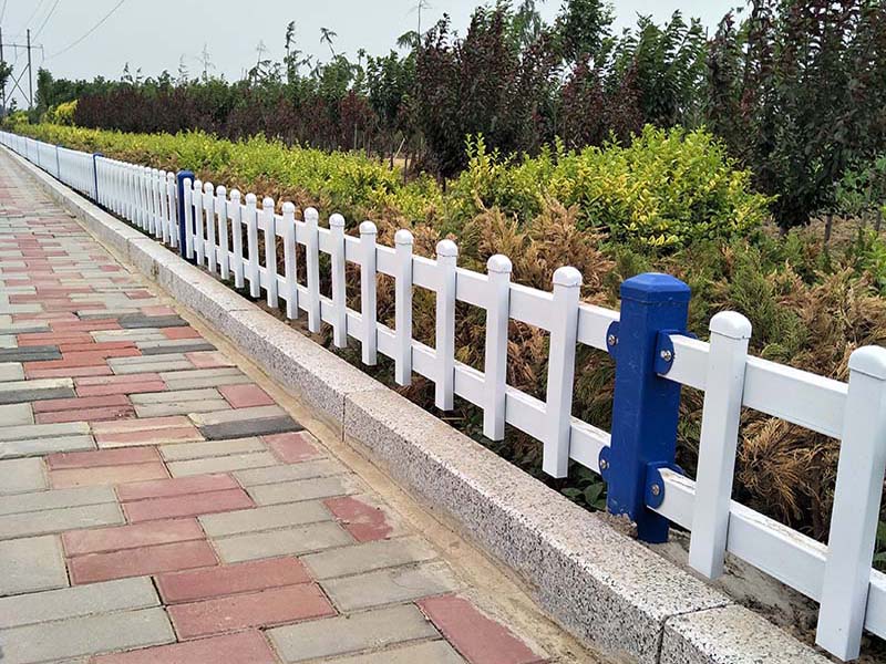 PVC草坪護(hù)欄 PVC草坪護(hù)欄