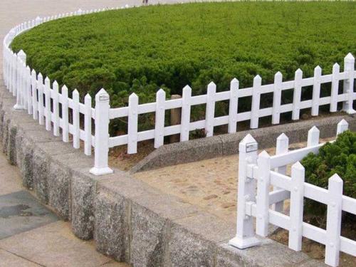 PVC草坪護(hù)欄 PVC草坪護(hù)欄