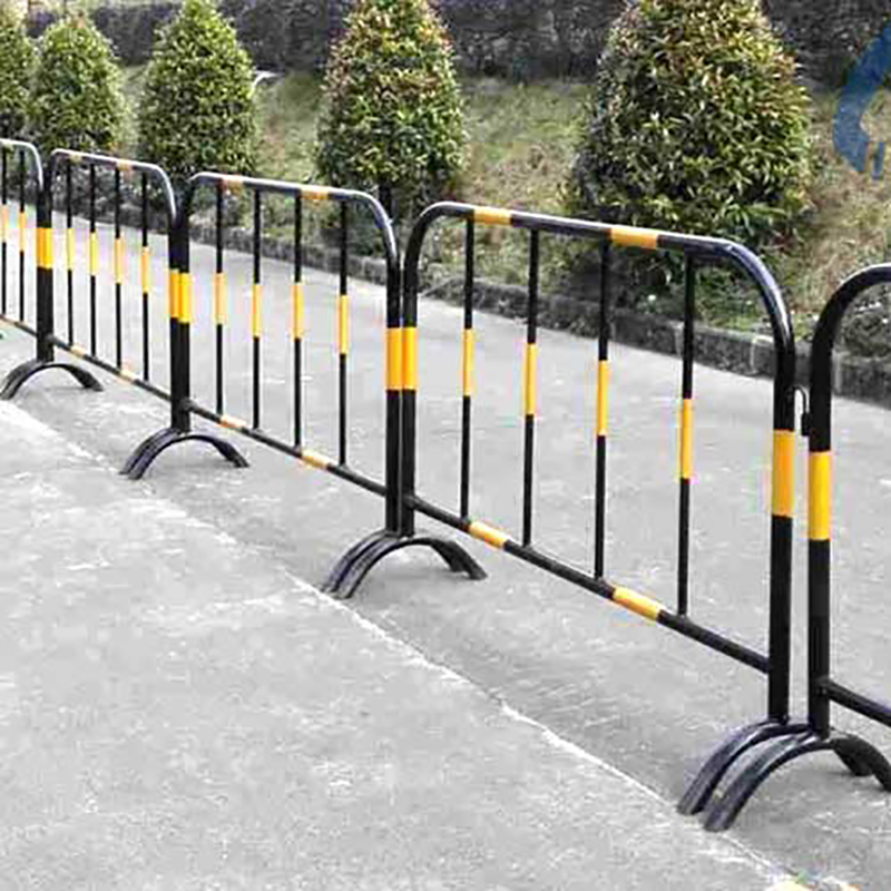 鐵馬護欄廠家聯(lián)系方式 鐵馬護欄廠家聯(lián)系方式